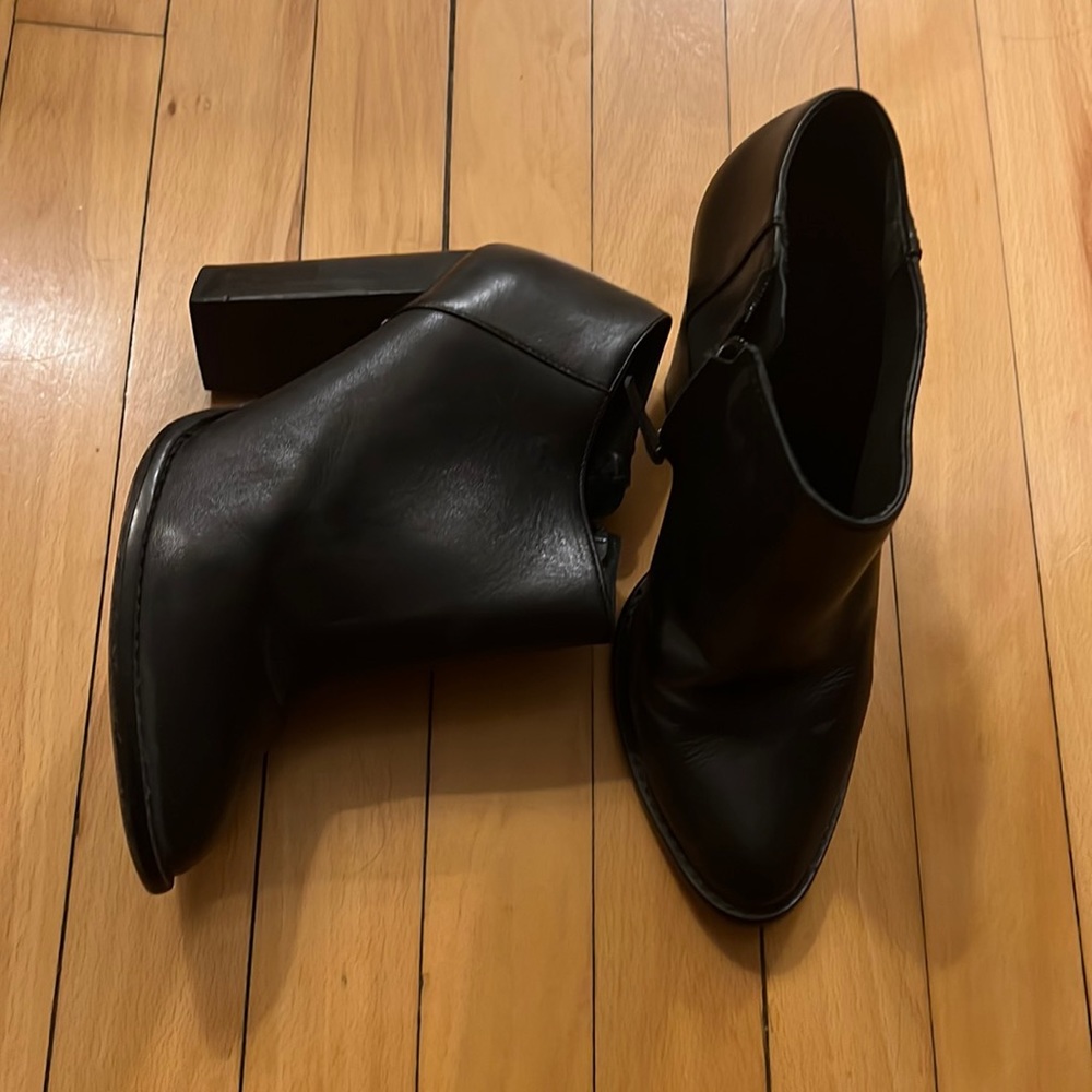Elizabeth & James Black booties 8.5